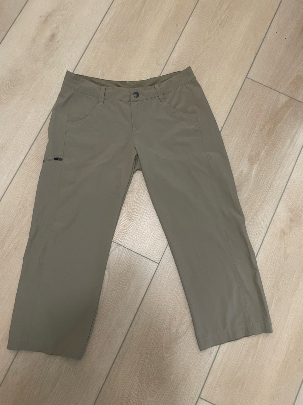 Patagonia Women's Olive Low Rise Stretch Capri Pants